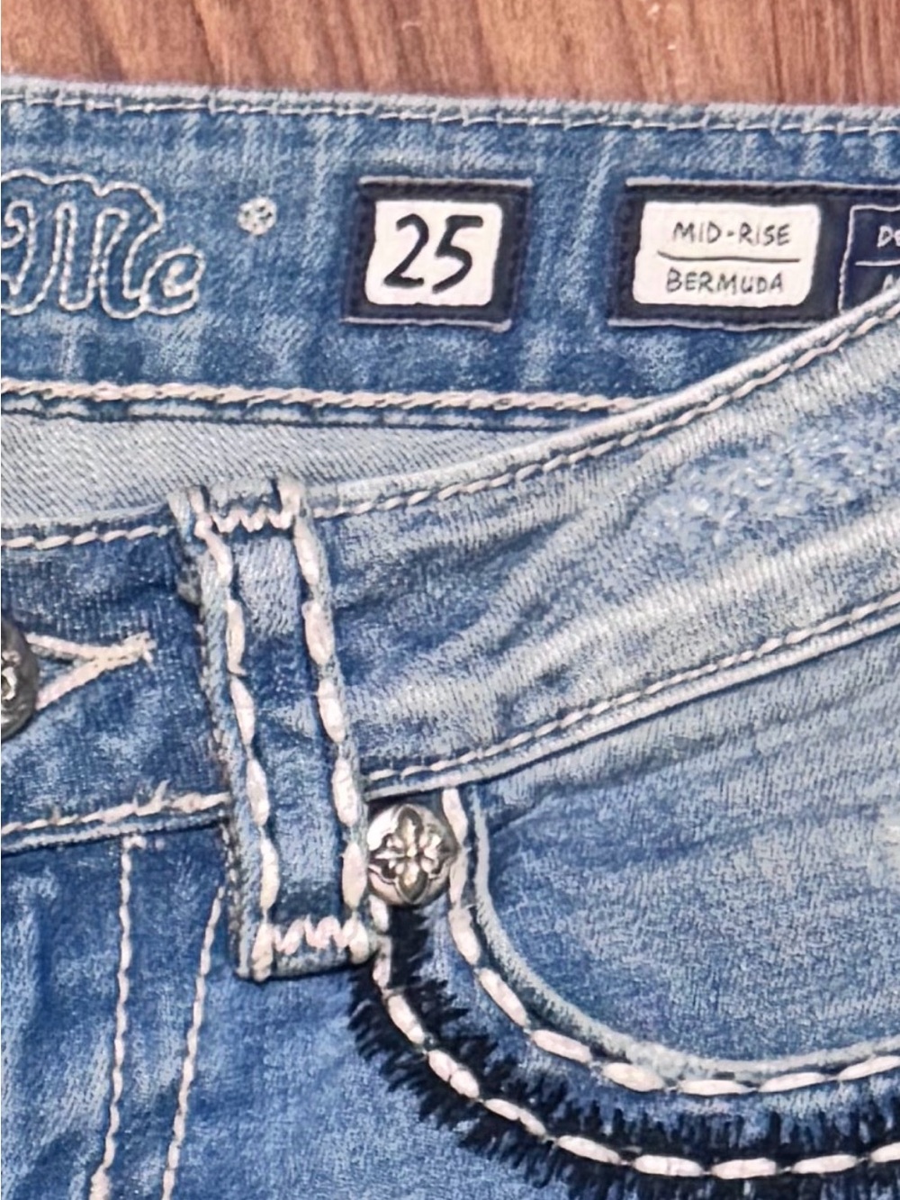 Miss Me Bermuda Women's Light Blue Distressed Denim Mid Rise Jean Shorts size 25 - Picture 4 of 6